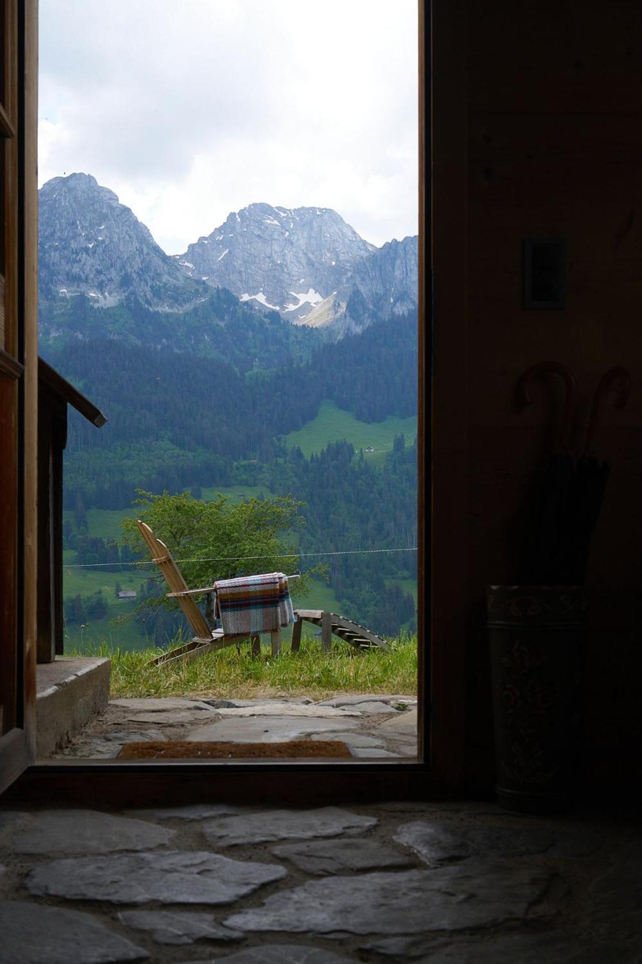 Renovated Chalet On Top Of The Picturesque Village Rougemont Exterior foto